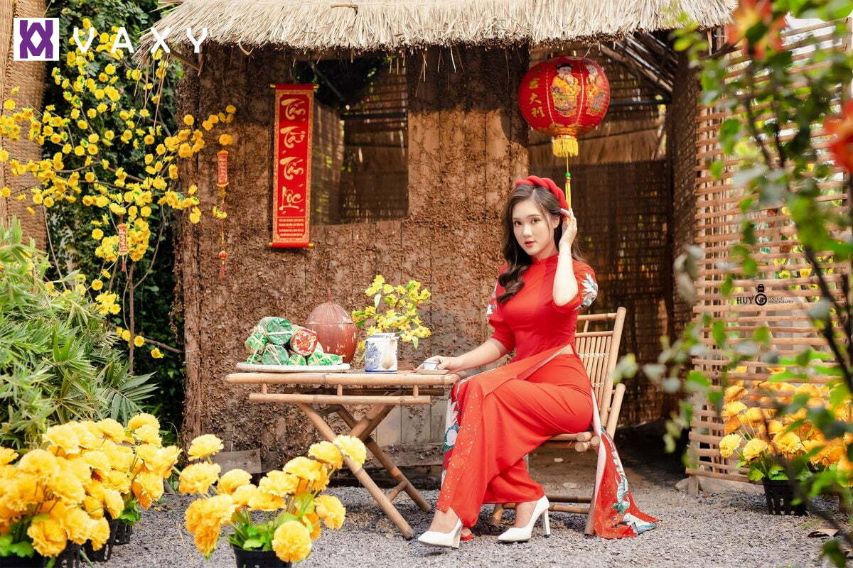 Phối đồ ngày tết cùng với áo dài truyền thống Phối đồ ngày tết cùng với áo dài truyền thống