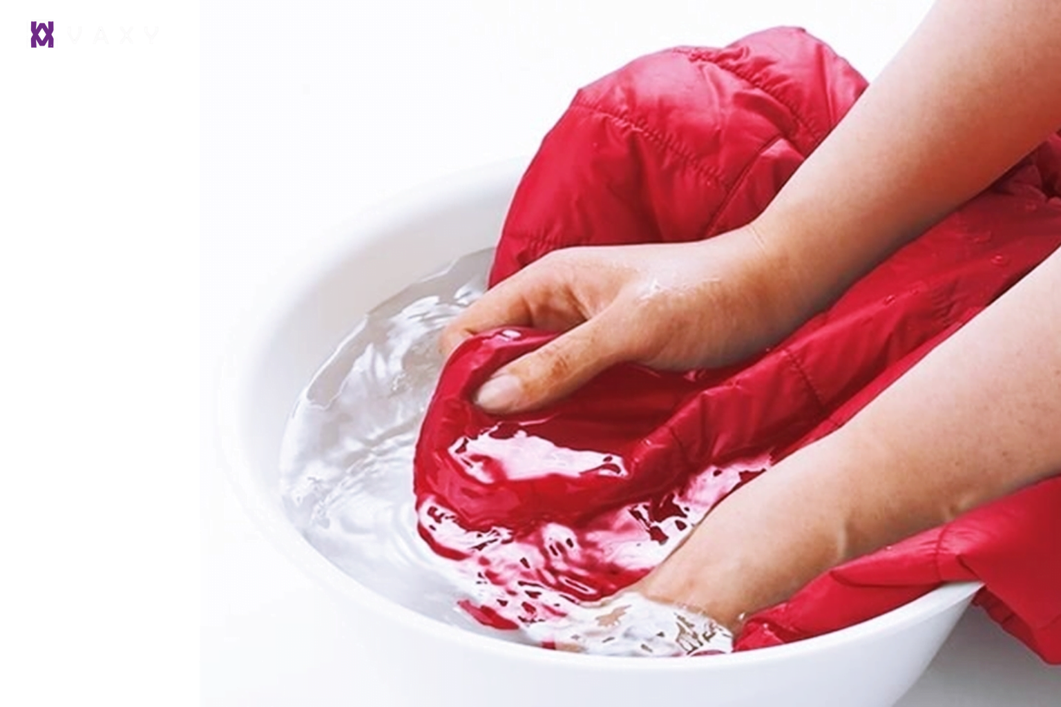 Quần áo phai màu nên giặt nhanh tay, tránh ngâm quá lâu