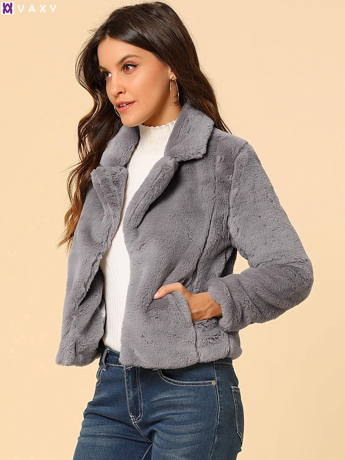 Với vẻ ngoài sang trọng mà ấm áp, vải faux fur elegant là sự lựa chọn hoàn hảo cho áo khoác nữ.